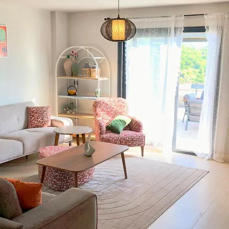 Вилла Triplex Bitez - Shared Pool, Terrace & Guest Бодрум