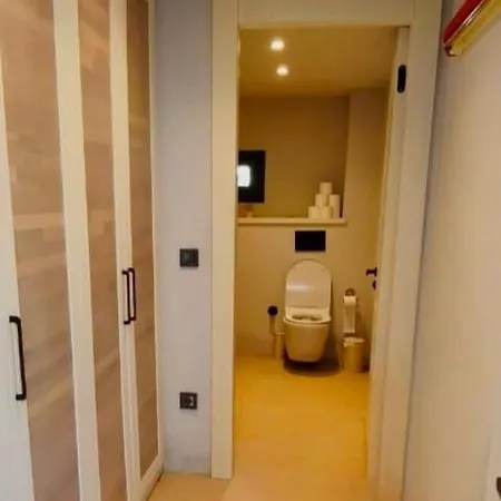 Triplex Bitez - Shared Pool, Terrace & Guest